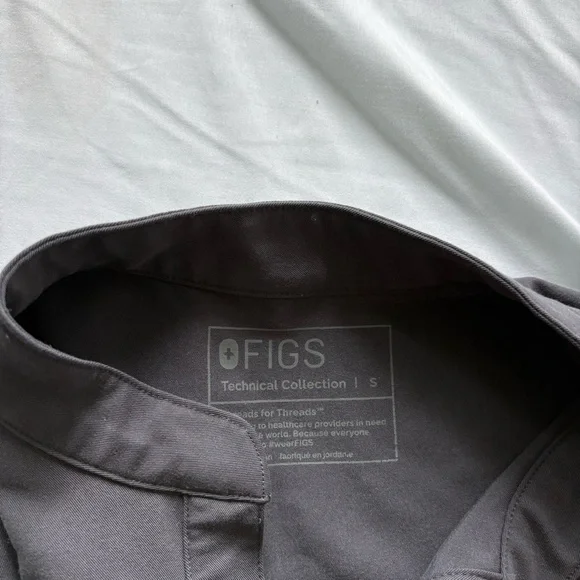 FIGS Rafaela Oversized Scrub Top - Picture 5 of 6